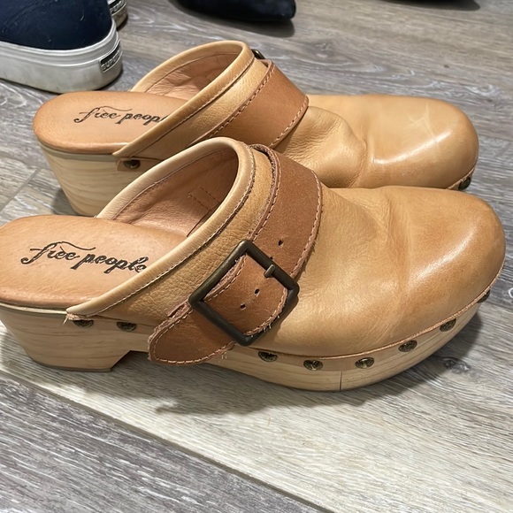 FREE PEOPLE Culver City Clogs - Picture 3 of 7